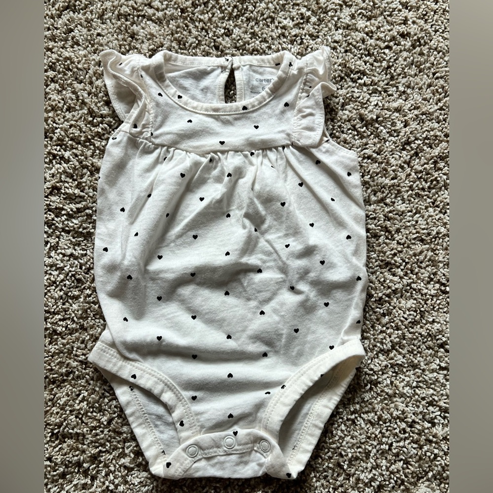 NWOT Carter's Baby Girl Cream Romper Onesie with Black Heart Design size 6m